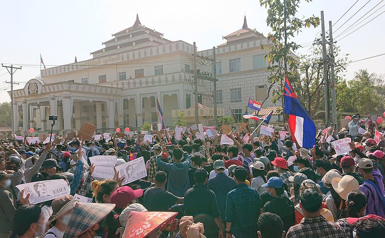 Protest_against_military_coup_(9_Feb_2021,_Hpa-An,_Kayin_State,_Myanmar)_(5).jpg