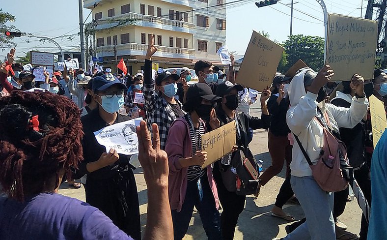 Protesters_in_South_Dagon_Township,_Yangon.jpg