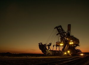 mining-excavator-1736289_1280