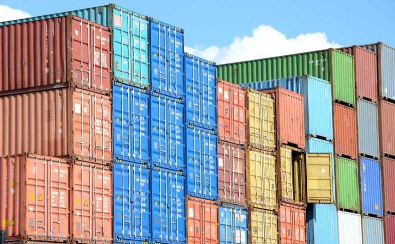 Shipping containers trade